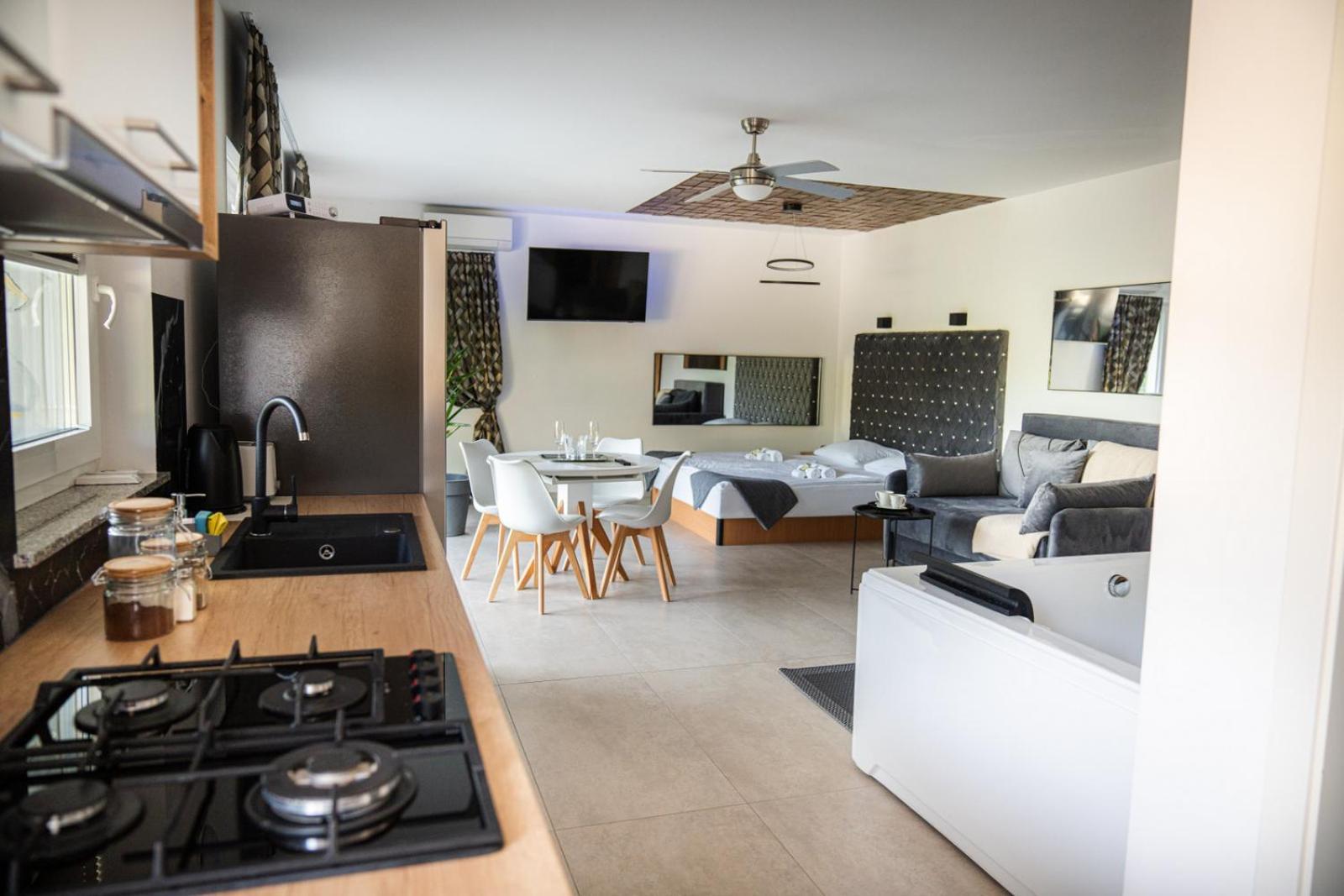 Resort Timaja - Pool, Massage Pool, Sauna Trebnje 外观 照片